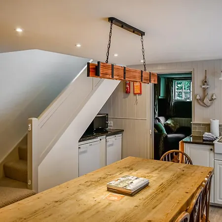 Ewden * 罗宾胡兹贝